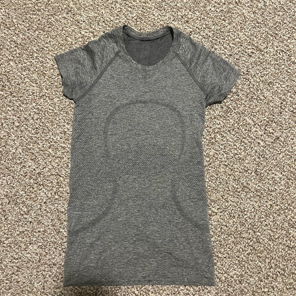 Lululemon Swiftly Tech Short Sleeve Size 4